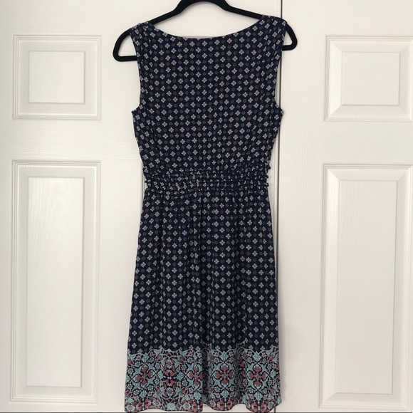 Max Studio V-neck sleeveless dress- medium - Picture 2 of 4